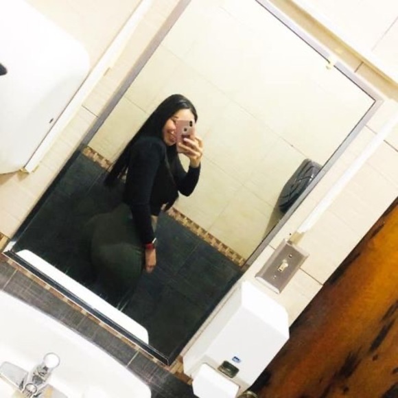 Meet your Posher, Aritza - Picture 1 of 1